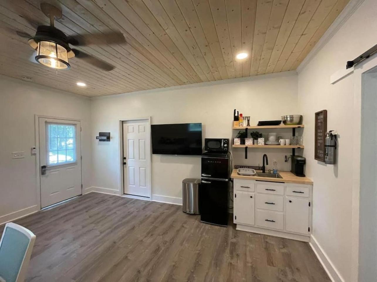 Beautifully Renovated Studio 2 Miles From Marina! Winchester Exterior foto